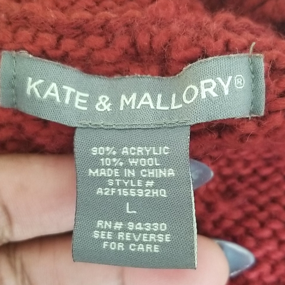 Beautiful Wool Cape Sweater - Picture 5 of 6